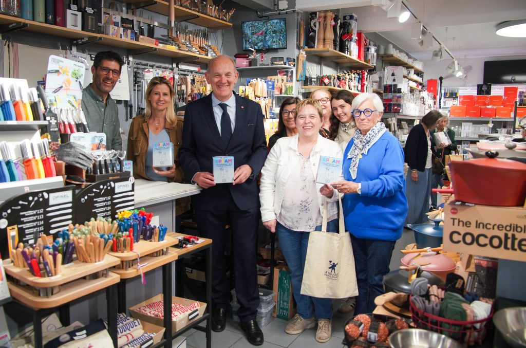 Des boîtes solidaires de l’EPEAM dans les commerces touquettois !...