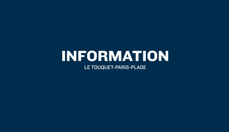 Opération désherbage aux abords de l’Hôtel de Ville...