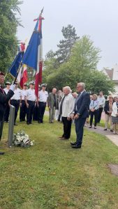 Hier, élus, membres du Conseil Municipal des Jeunes et élèves de l’école Saint-E...