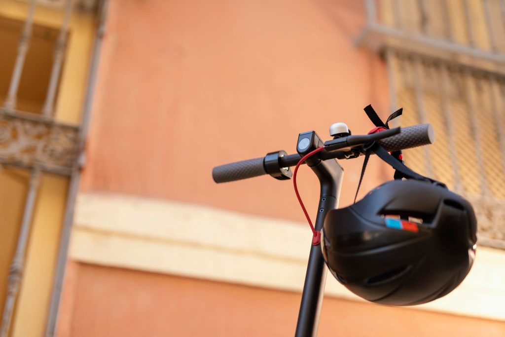 À partir du 5 août 2026, le casque devient obligatoire pour les utilisateurs de ...